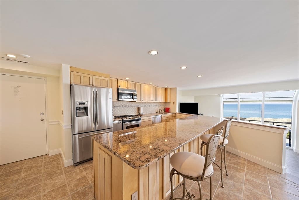 Condominium at 25 Oceanside Drive # 25, Hull MA 02045, photo 5 of 40