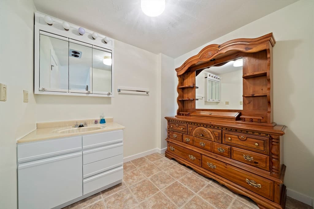 Condominium at 25 Oceanside Drive # 25, Hull MA 02045, photo 24 of 40