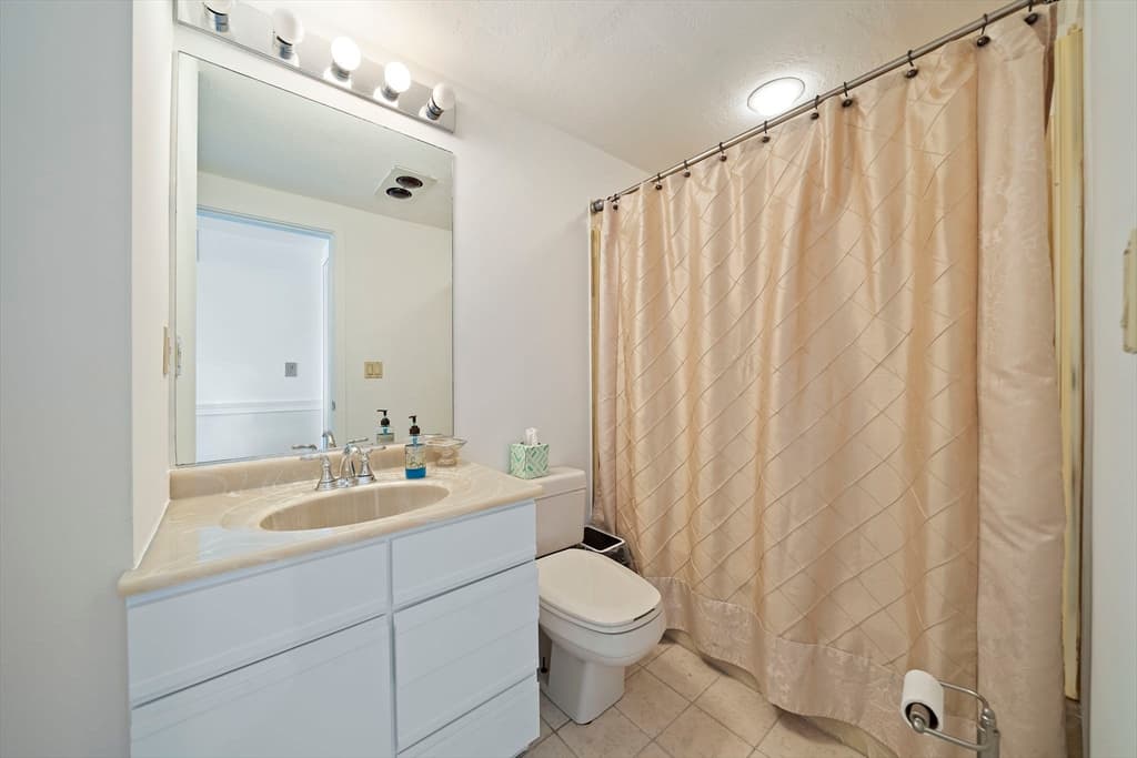 Condominium at 25 Oceanside Drive # 25, Hull MA 02045, photo 25 of 40