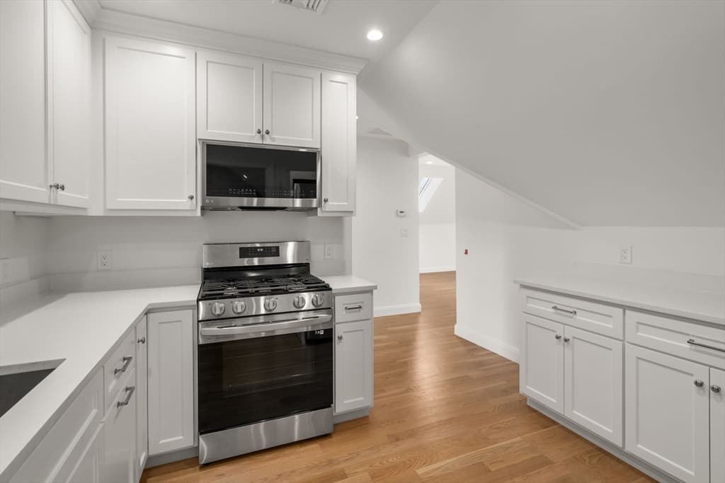 Condominium at 202 Washington Street # A, Wellesley MA 02481, photo 5 of 9
