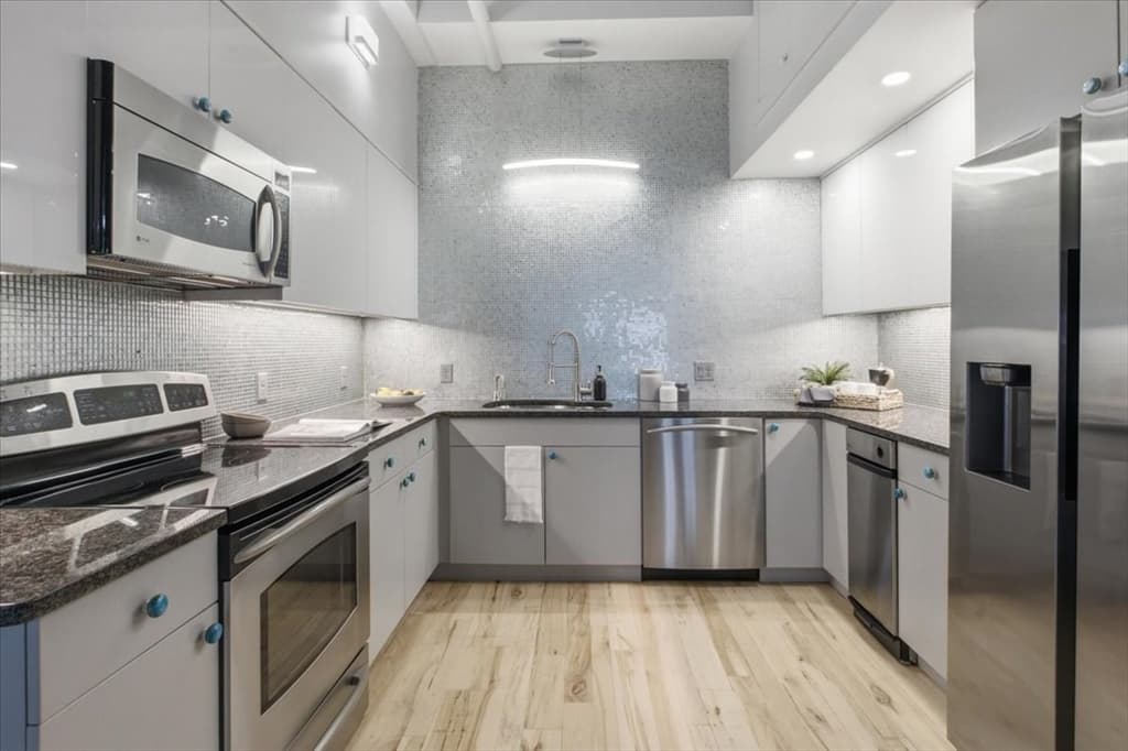 Condominium at 111 Beach St # 3E, Boston MA 02111, photo 7 of 40