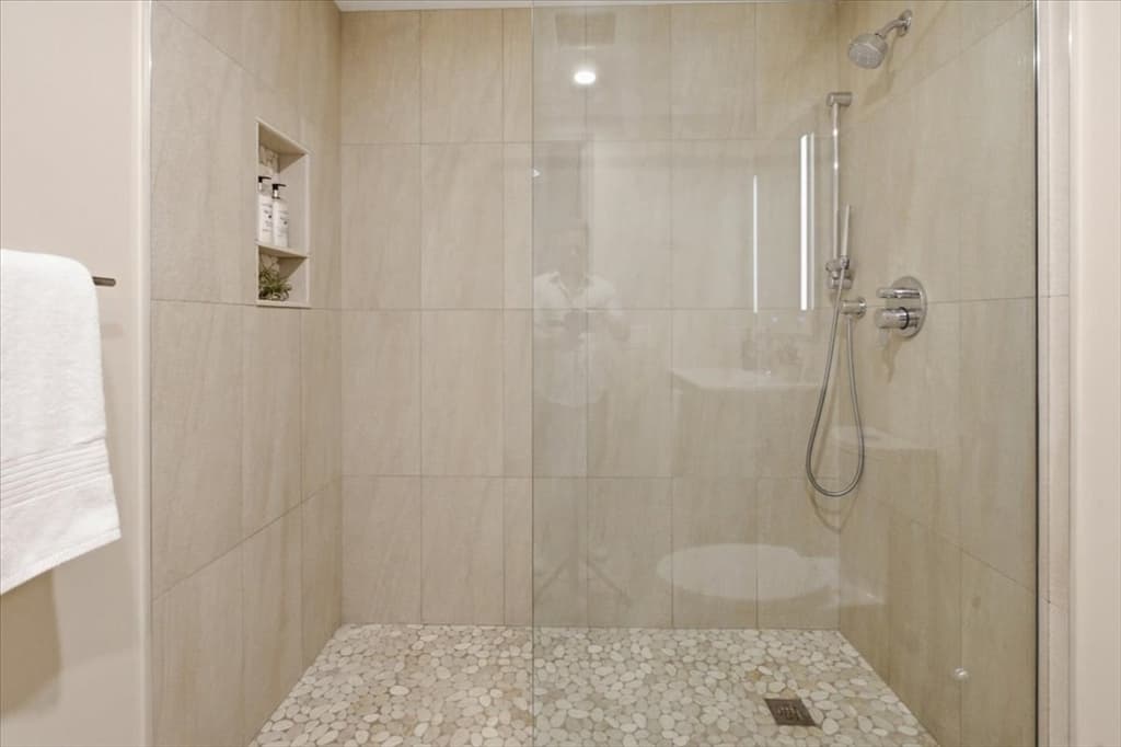Condominium at 111 Beach St # 3E, Boston MA 02111, photo 37 of 40