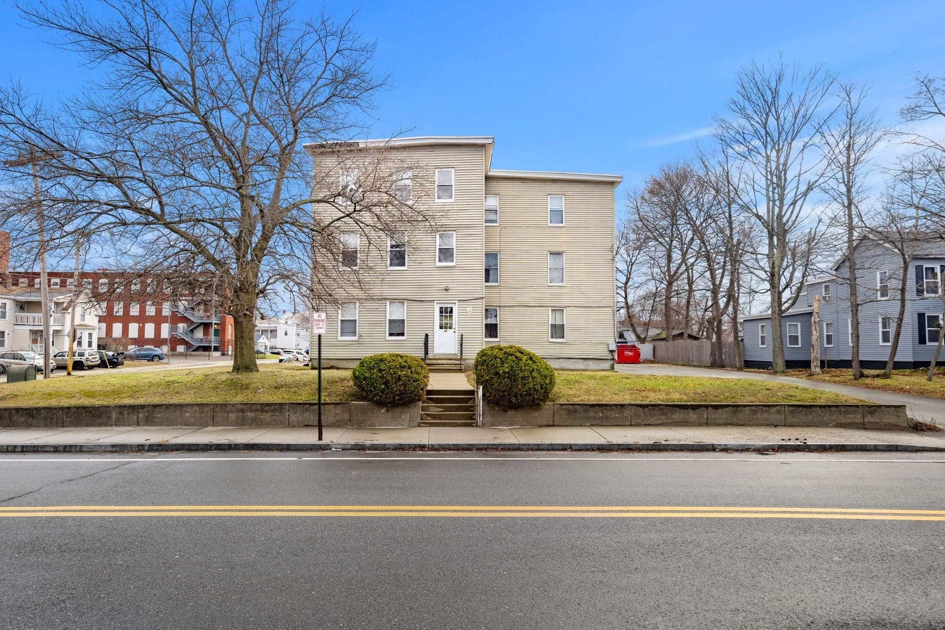45 Laurel St, Leominster MA 01453