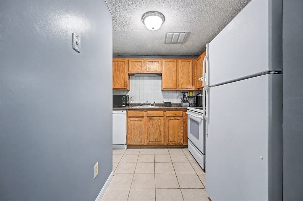Condominium at 35 Longworth Avenue # 12, Brockton MA 02301, Brockton, photo 7 of 21