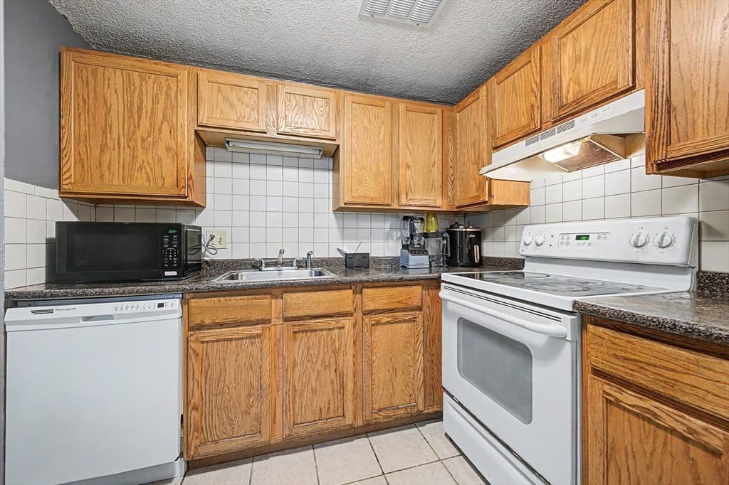 Condominium at 35 Longworth Avenue # 12, Brockton MA 02301, Brockton, photo 10 of 21