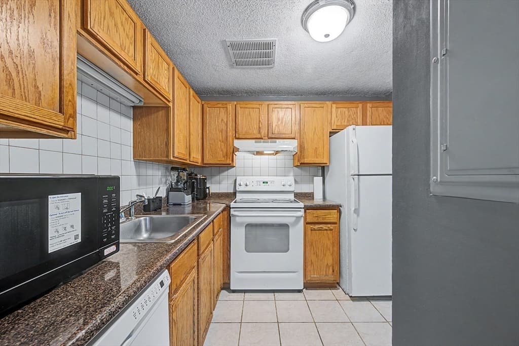 Condominium at 35 Longworth Avenue # 12, Brockton MA 02301, Brockton, photo 8 of 21