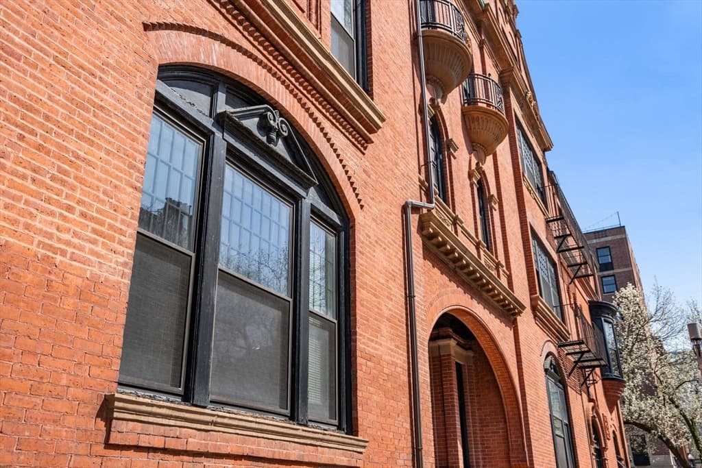 5-9 Family at 8 Fairfield Street, Boston MA 02116, photo 7 of 14