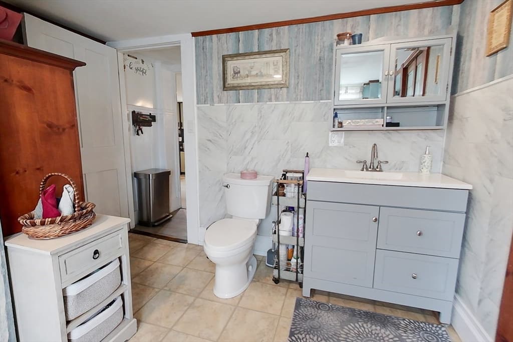 Single Family Residence at 90 Arbor St, Lunenburg MA 01462, photo 18 of 36