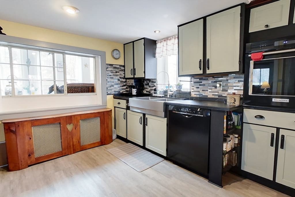 Single Family Residence at 90 Arbor St, Lunenburg MA 01462, photo 4 of 36