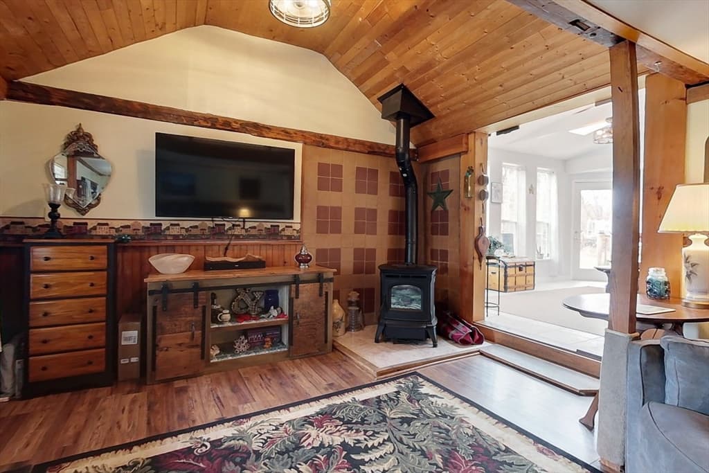 Single Family Residence at 90 Arbor St, Lunenburg MA 01462, photo 8 of 36