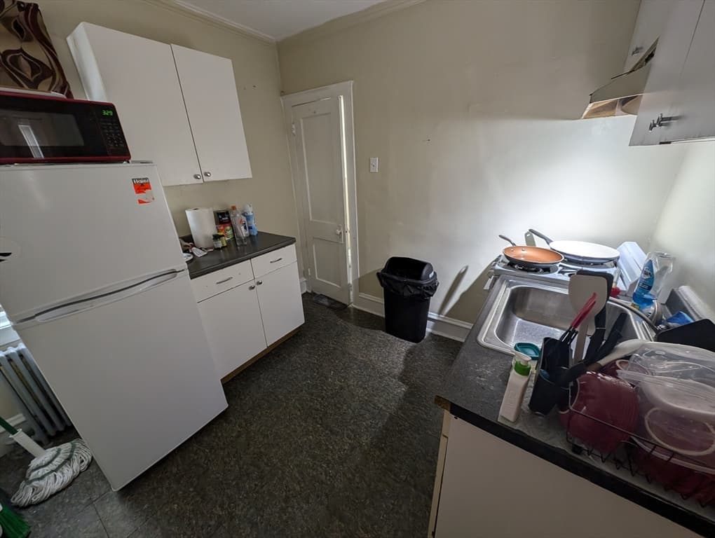 4 Family at 609 Cherry St, Fall River MA 02720, photo 6 of 18