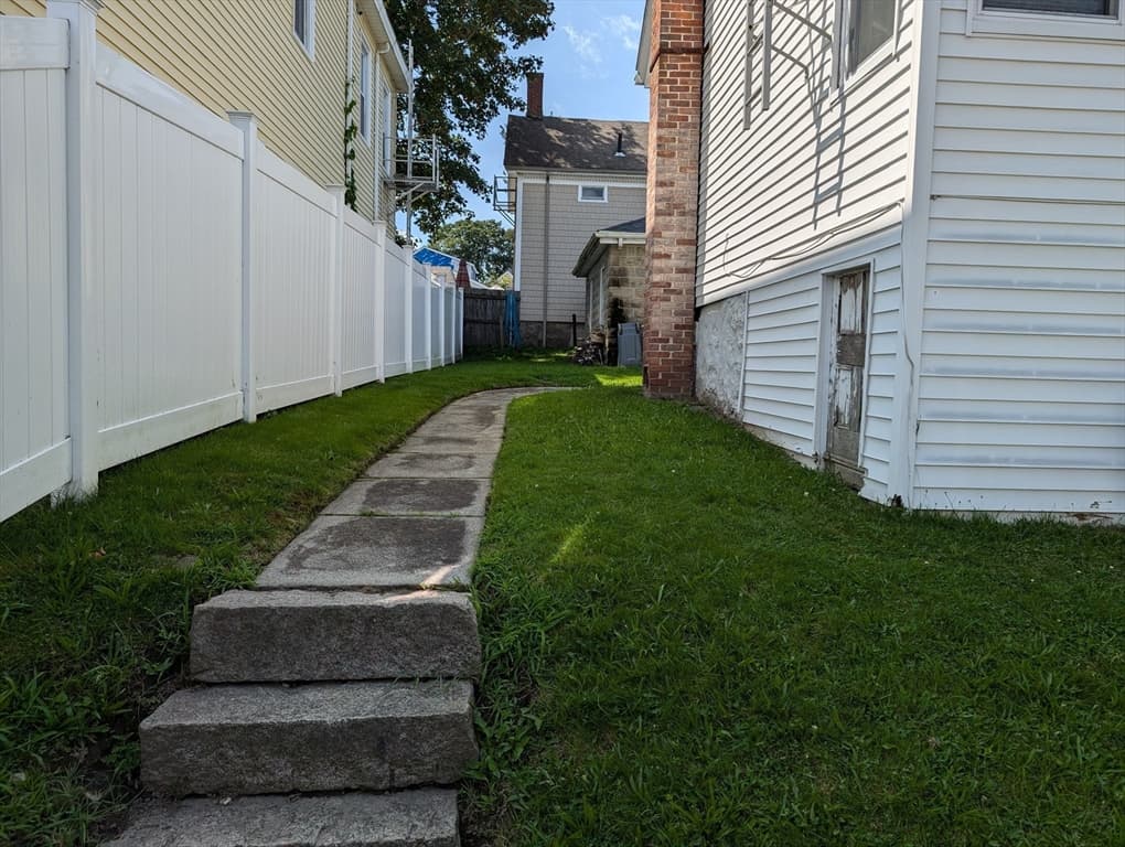 4 Family at 609 Cherry St, Fall River MA 02720, photo 16 of 18