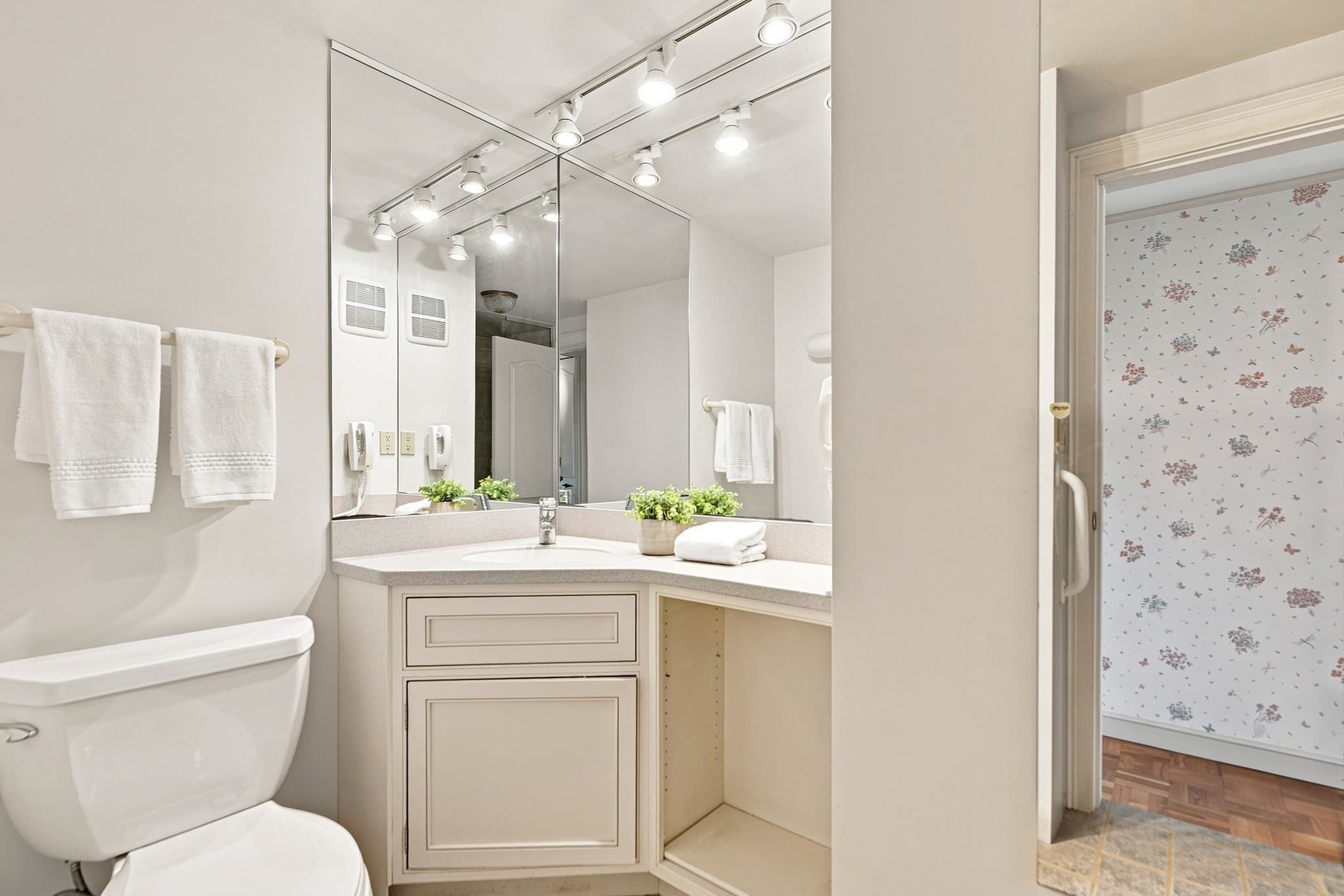 Condominium at 180 Beacon Street, Boston MA 02116, photo 31 of 42