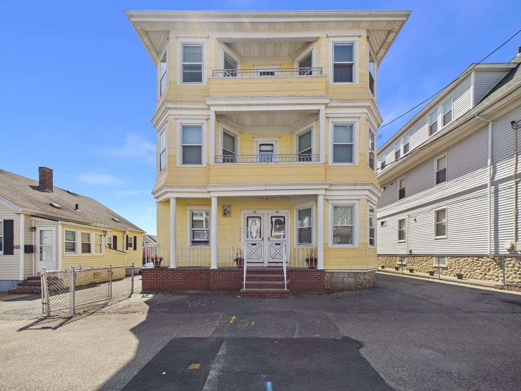 104-106 Belleville Rd, New Bedford MA 02745