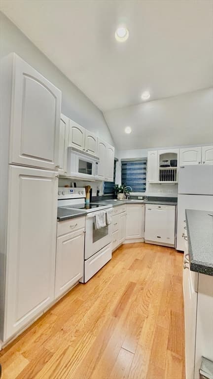 Condominium at 33 Winter St # 2, Franklin MA 02038, photo 4 of 17