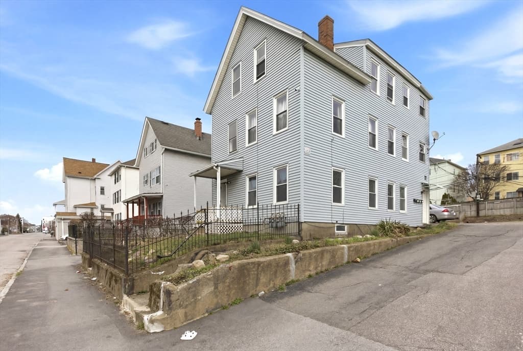 81 Ward St, Worcester MA 01610 photo 27