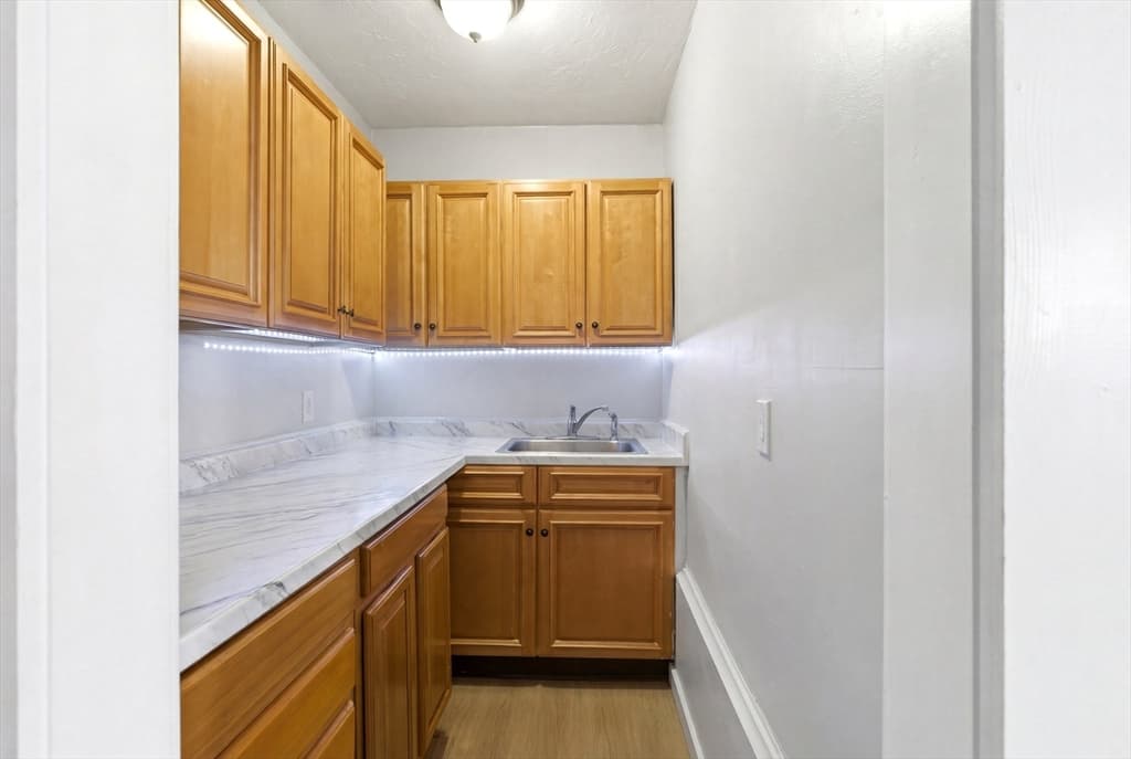81 Ward St, Worcester MA 01610 photo 5