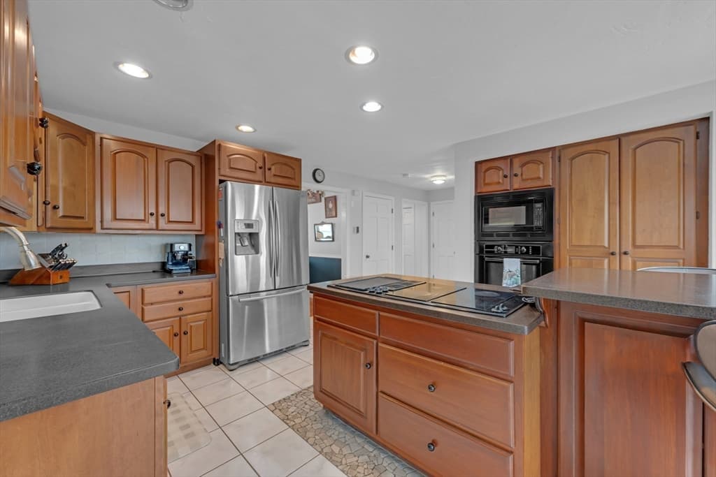 Single Family Residence at 15 Birch Hill Rd, West Brookfield MA 01585, West Brookfield, photo 5 of 41