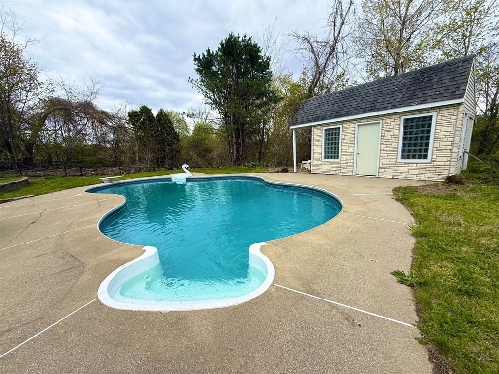 Single Family Residence at 15 Birch Hill Rd, West Brookfield MA 01585, West Brookfield, photo 4 of 41