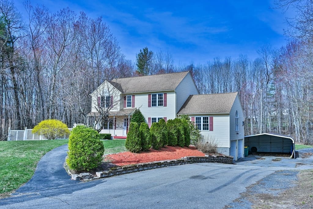 99 Smith Rd, Charlton MA 01507
