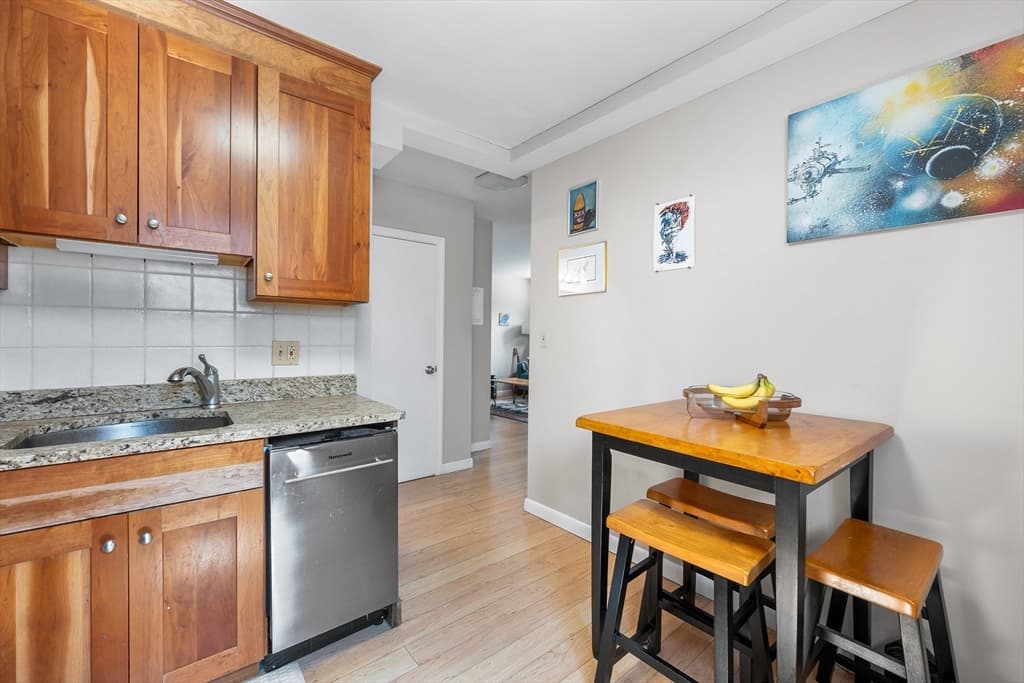 Condominium at 5 Centre St # 11, Cambridge MA 02139, Cambridge, photo 6 of 13