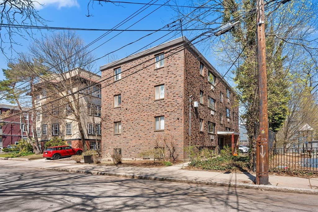 Condominium at 5 Centre St # 11, Cambridge MA 02139, Cambridge, photo 11 of 13