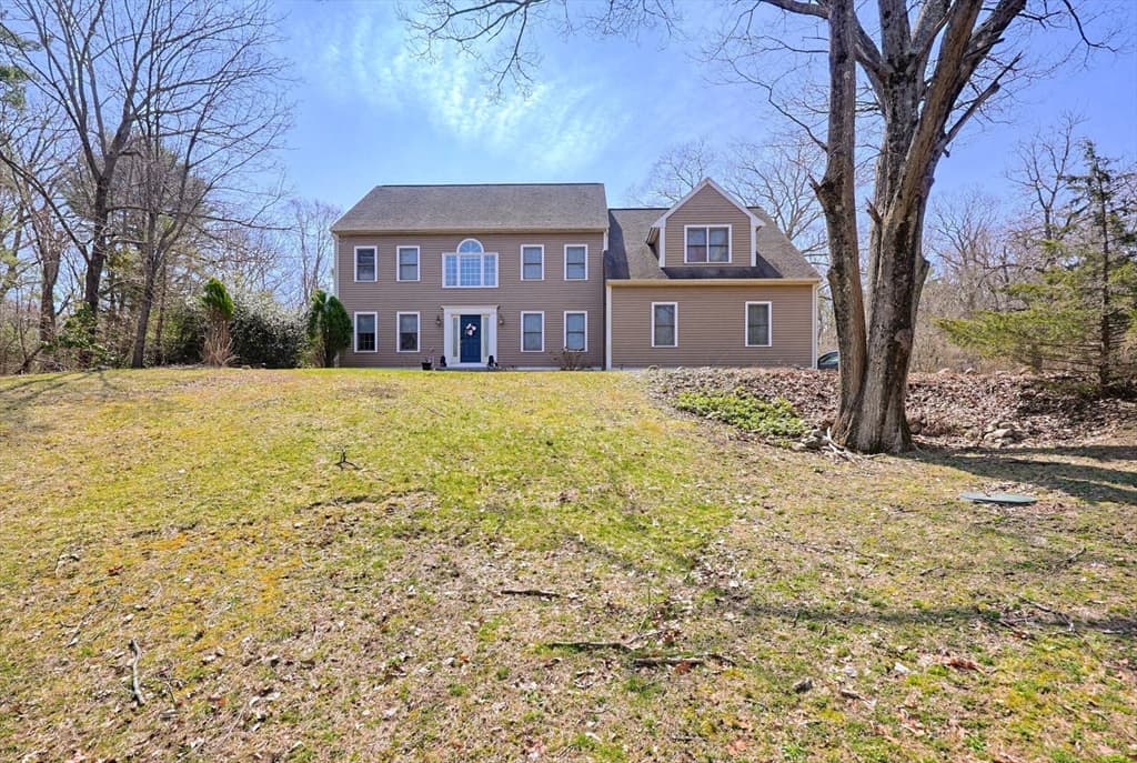 Single Family Residence at 107 Mill St, Franklin MA 02038, photo 3 of 37