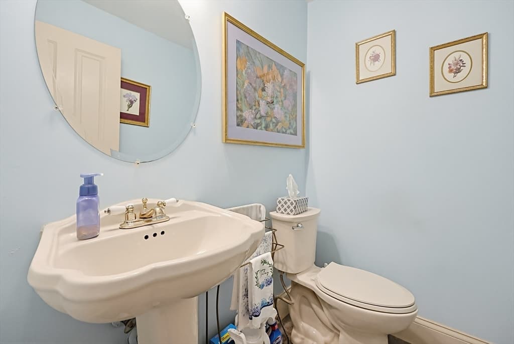 Single Family Residence at 107 Mill St, Franklin MA 02038, photo 18 of 37