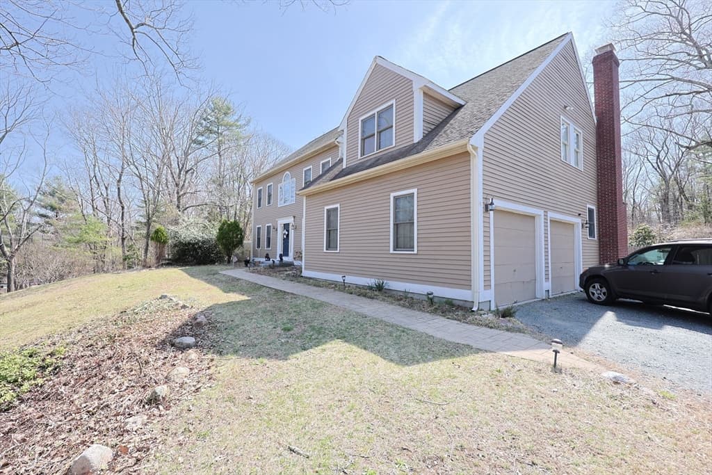 Single Family Residence at 107 Mill St, Franklin MA 02038, photo 4 of 37