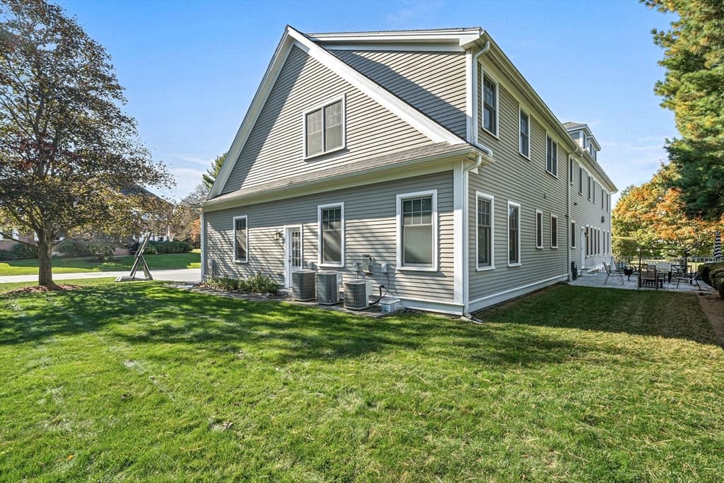 Single Family Residence at 37 Mayflower Road, Winchester MA 01890, photo 4 of 40