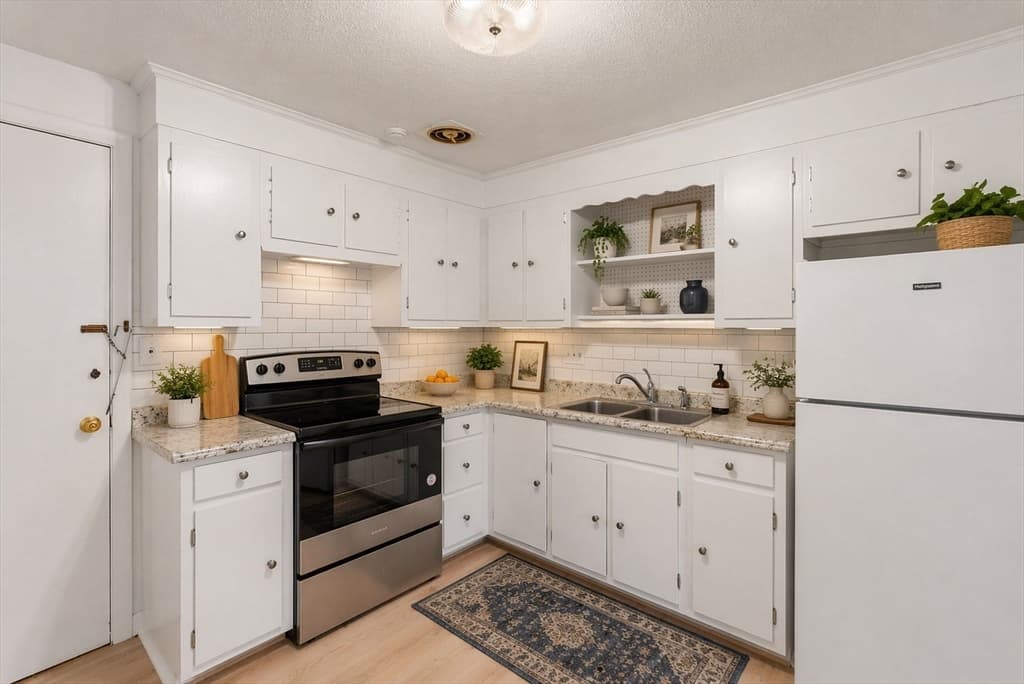 Condominium at 881 Main St # 5, Walpole MA 02081, photo 2 of 27