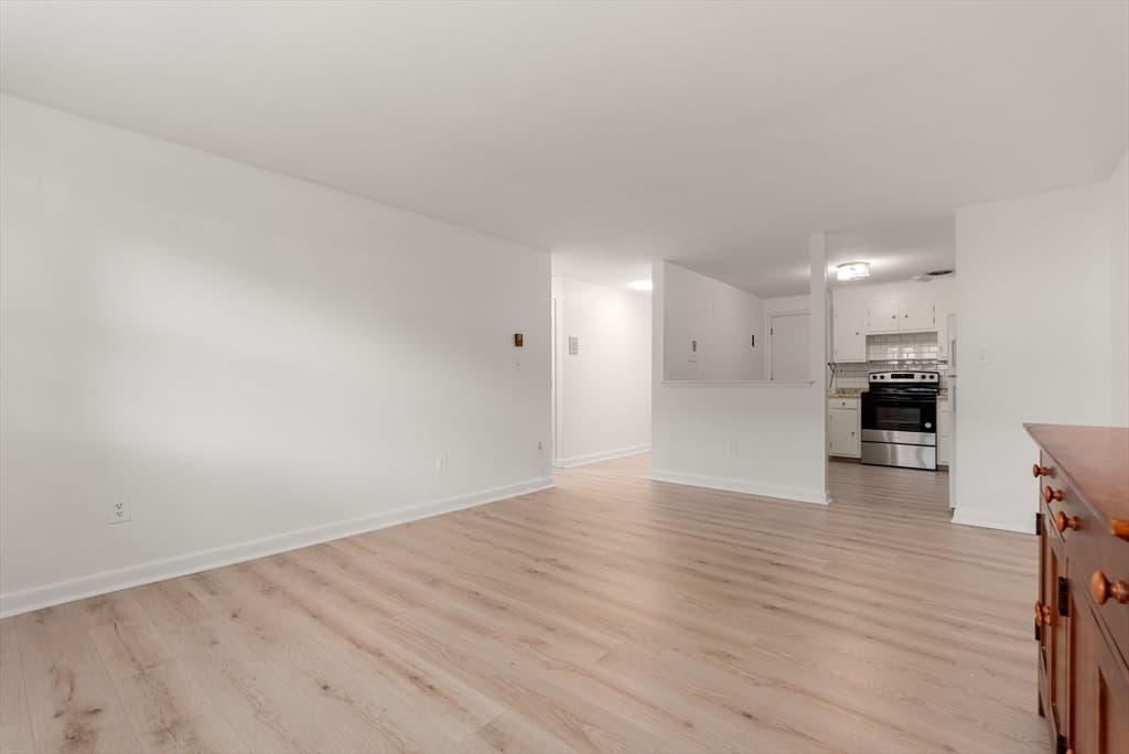 Condominium at 881 Main St # 5, Walpole MA 02081, photo 17 of 27