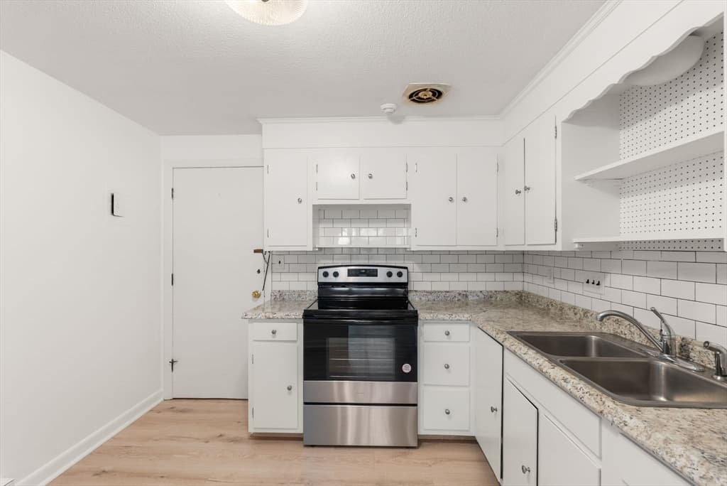 Condominium at 881 Main St # 5, Walpole MA 02081, photo 7 of 27