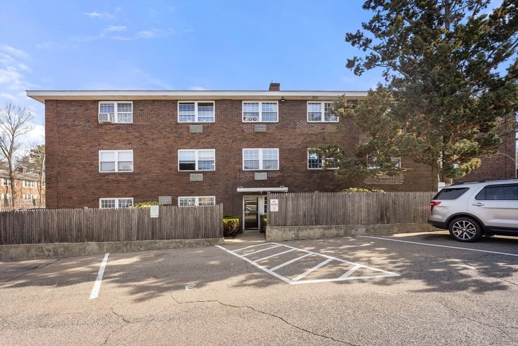 Condominium at 881 Main St # 5, Walpole MA 02081, photo 24 of 27