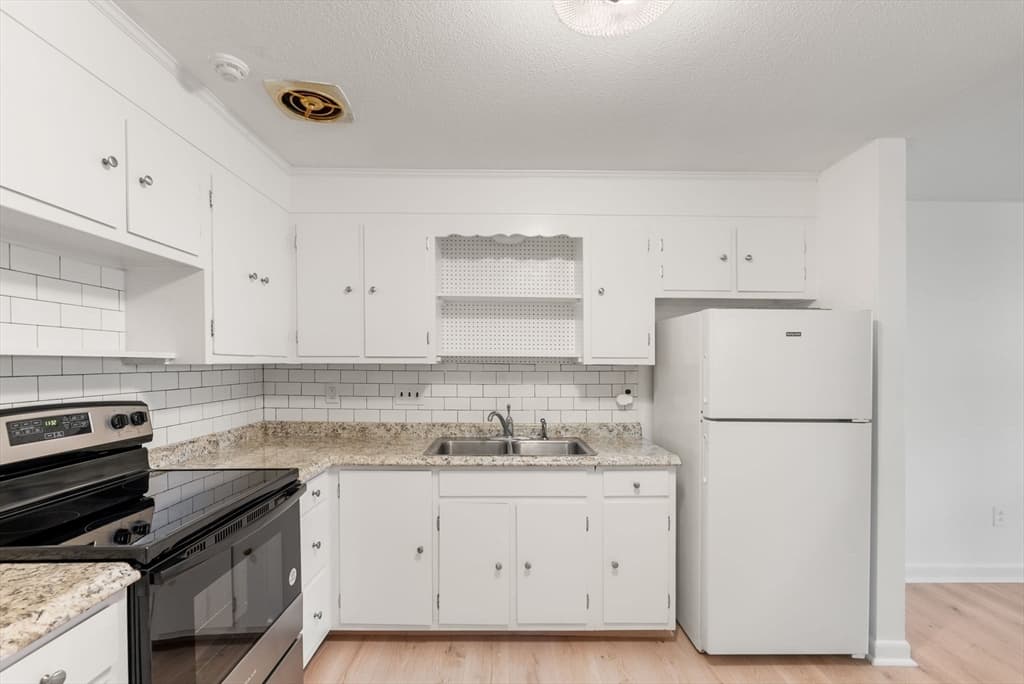 Condominium at 881 Main St # 5, Walpole MA 02081, photo 10 of 27