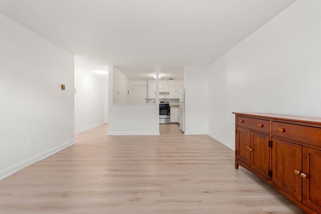 Condominium at 881 Main St # 5, Walpole MA 02081, photo 18 of 27