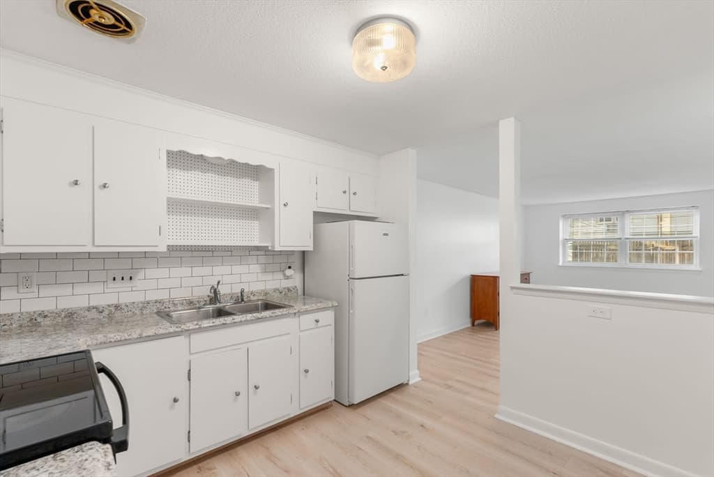Condominium at 881 Main St # 5, Walpole MA 02081, photo 11 of 27