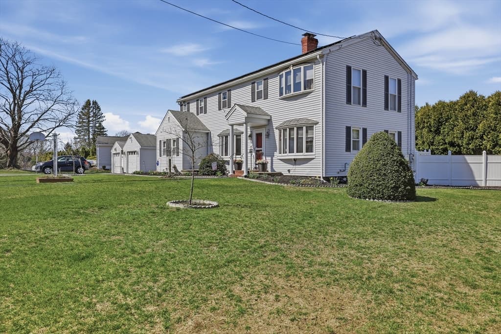 Single Family Residence at 37 Warrenton Road, Haverhill MA 01832, photo 2 of 33