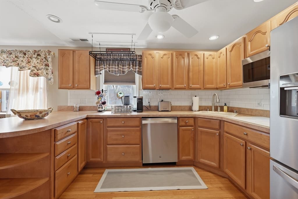 Single Family Residence at 37 Warrenton Road, Haverhill MA 01832, photo 16 of 33