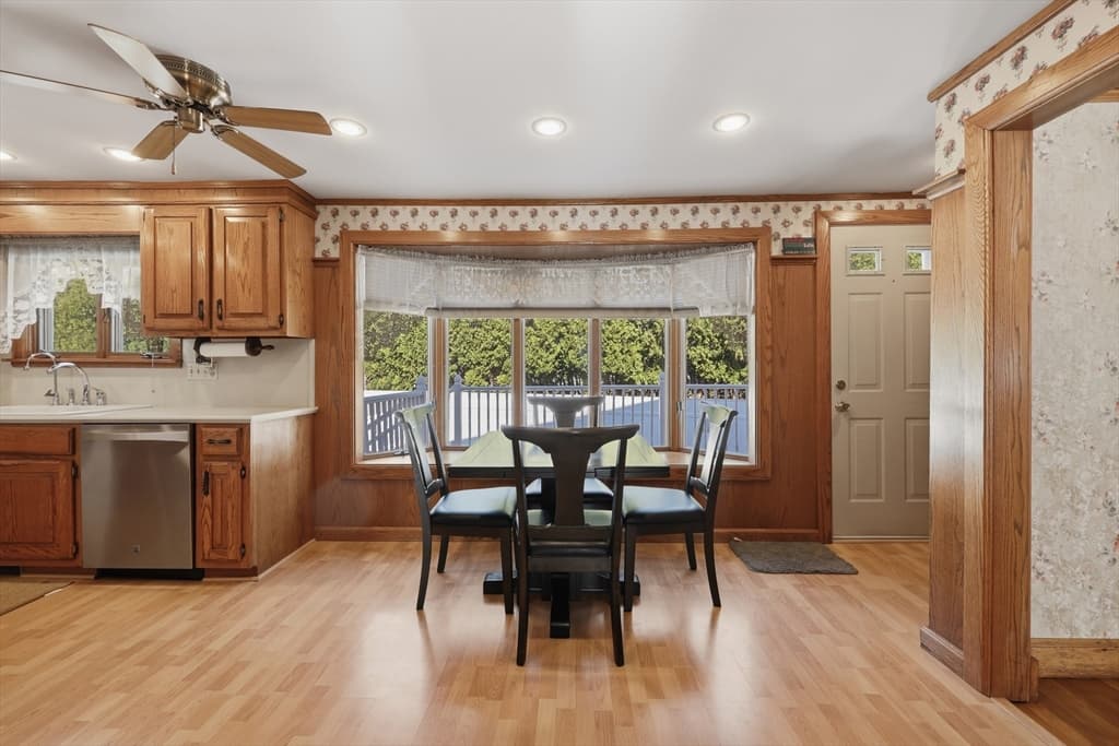 Single Family Residence at 37 Warrenton Road, Haverhill MA 01832, photo 3 of 33