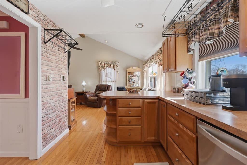 Single Family Residence at 37 Warrenton Road, Haverhill MA 01832, photo 14 of 33