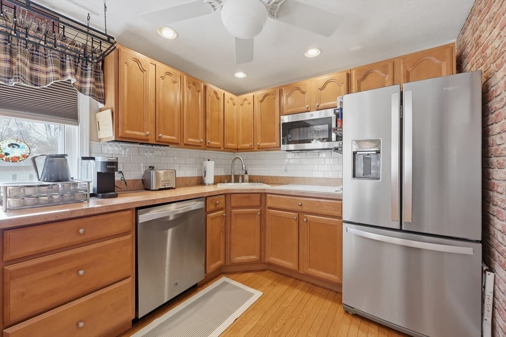Single Family Residence at 37 Warrenton Road, Haverhill MA 01832, photo 15 of 33