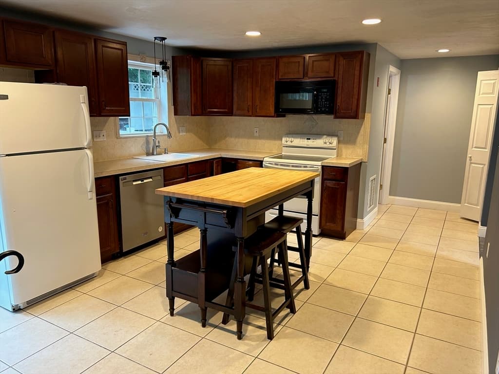 Condominium at 9-A Ansonia Rd # 9A, Worcester MA 01605, photo 5 of 12