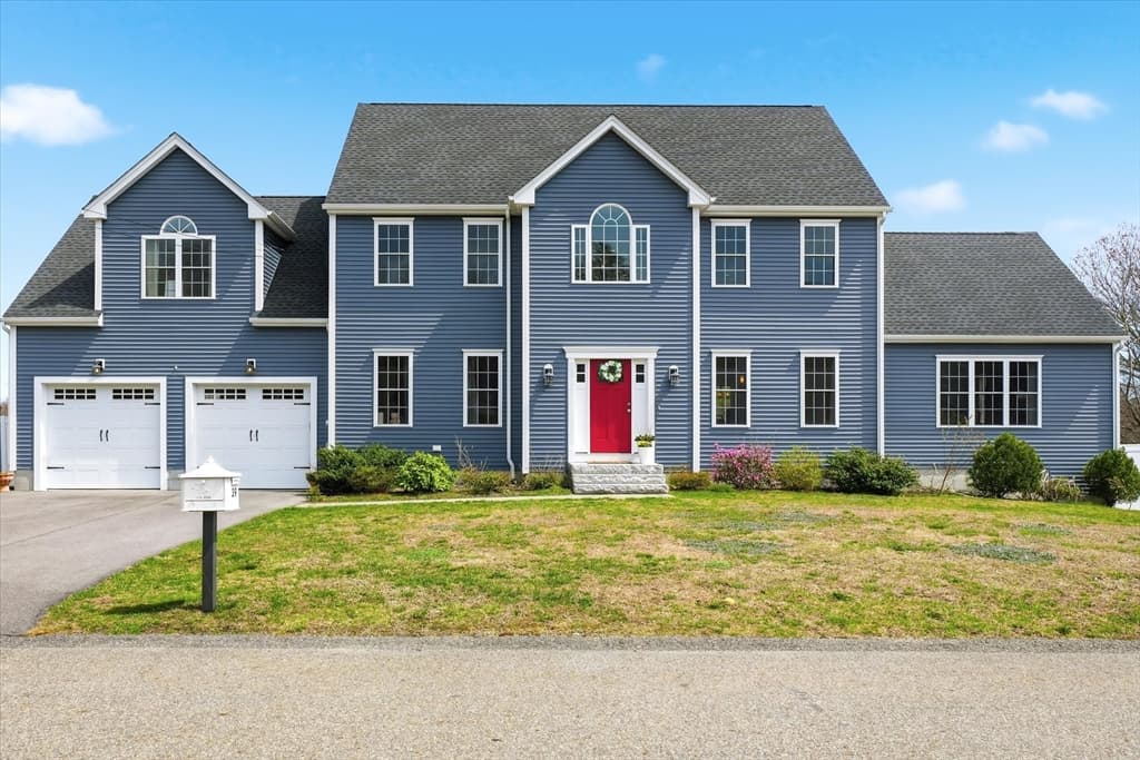 39 Iadarola Ave, Milford MA 01757