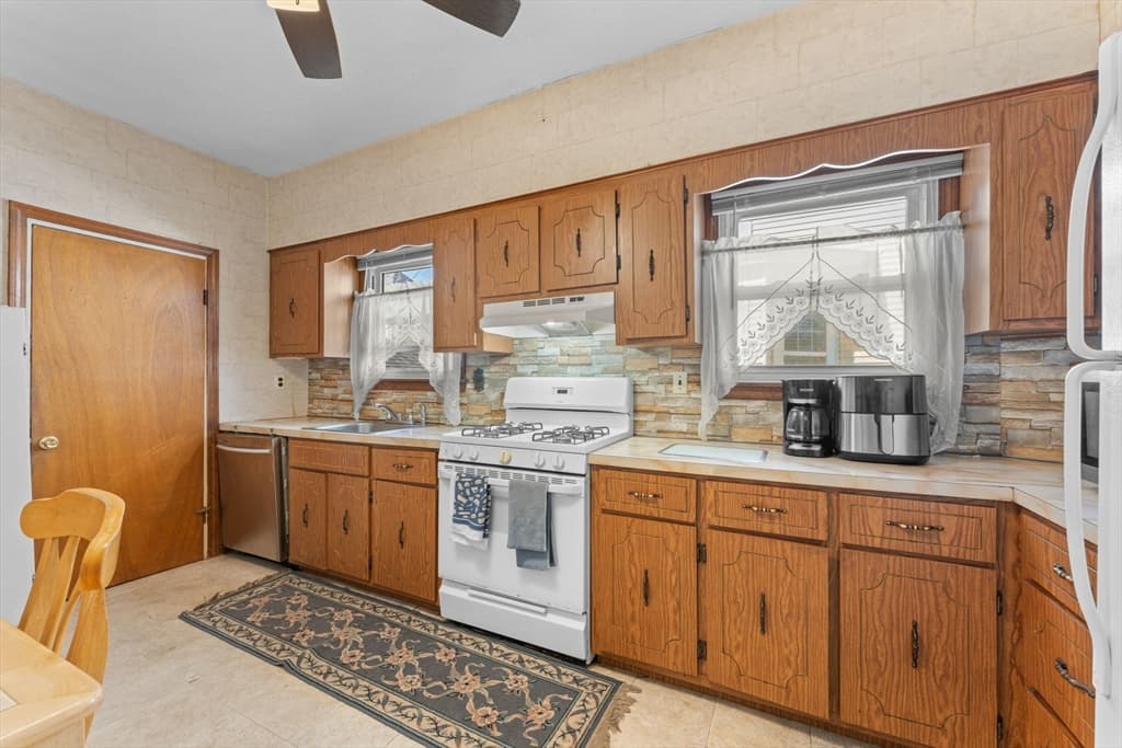 2 Family - 2 Units Up/Down at 92 Sheridan Ave, Medford MA 02155, photo 9 of 42