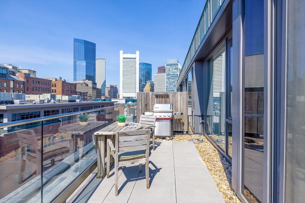 Condominium at 346 Congress St # 703, Boston MA 02210, photo 23 of 38