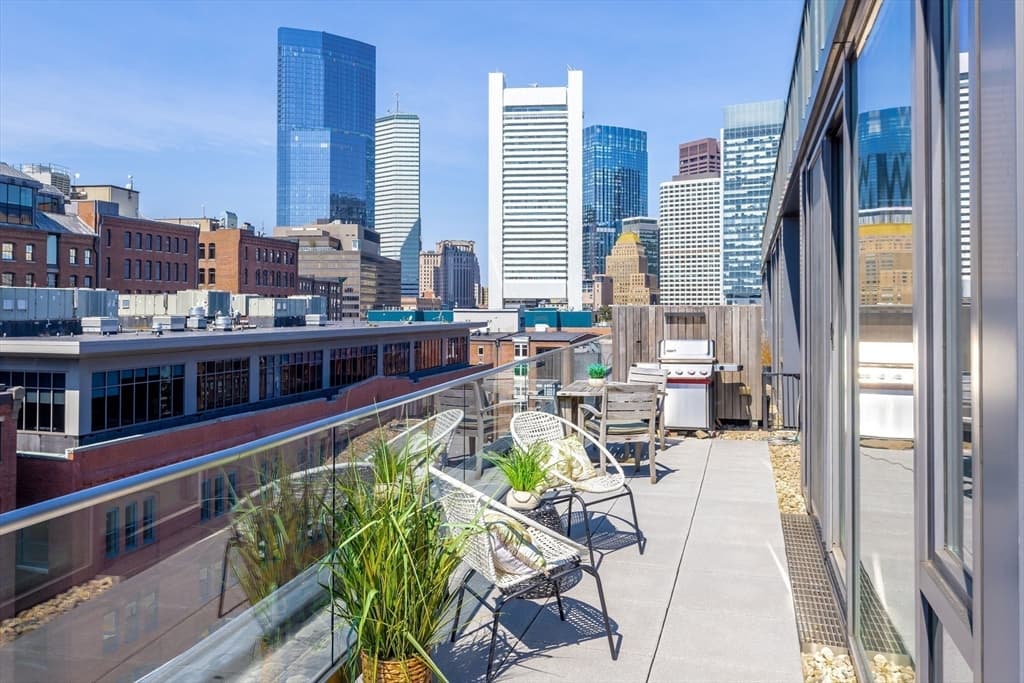 Condominium at 346 Congress St # 703, Boston MA 02210, photo 2 of 38
