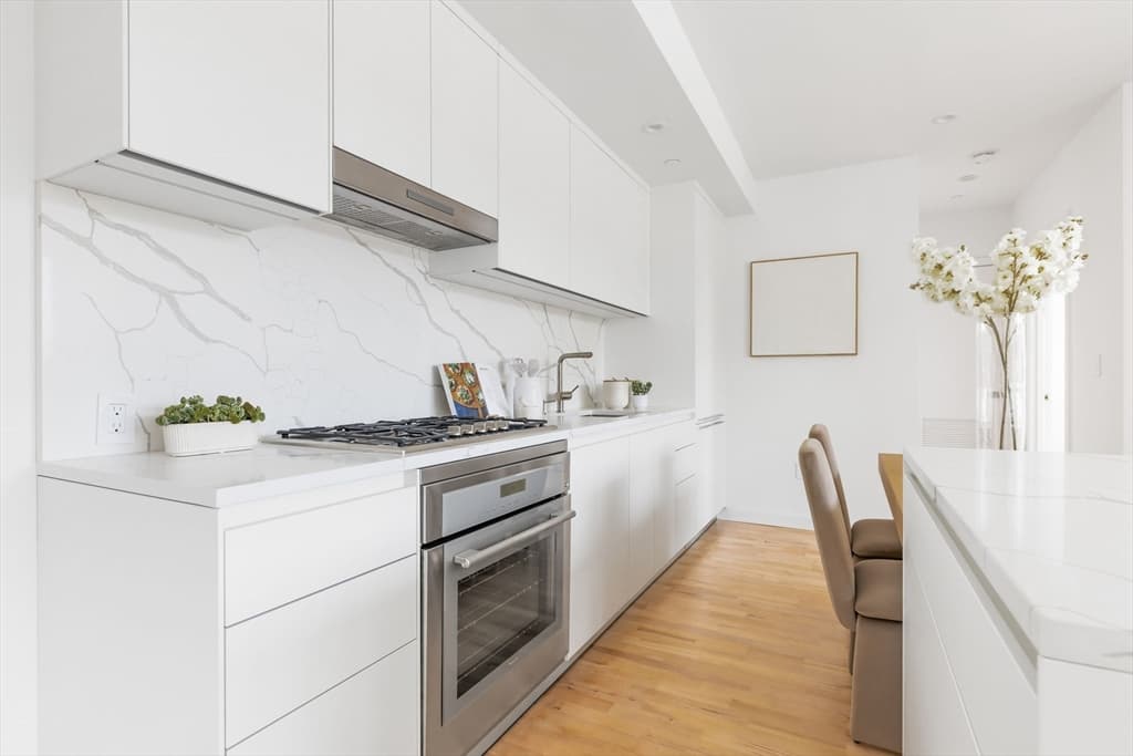 Condominium at 346 Congress St # 703, Boston MA 02210, photo 12 of 38