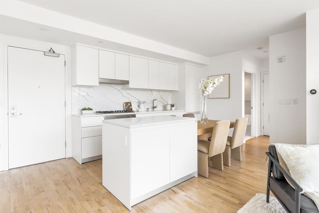 Condominium at 346 Congress St # 703, Boston MA 02210, photo 7 of 38