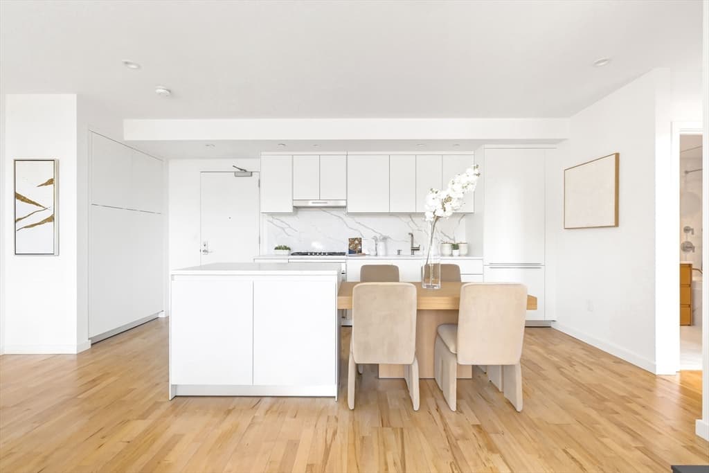 Condominium at 346 Congress St # 703, Boston MA 02210, photo 9 of 38